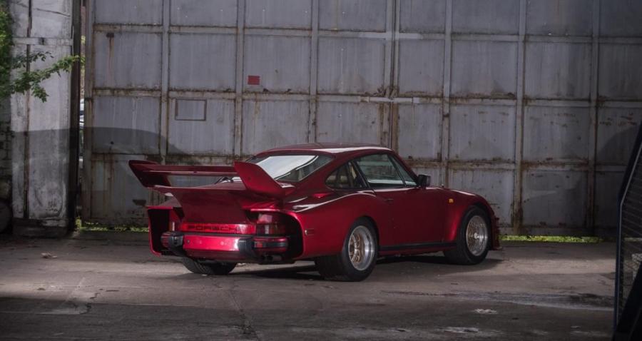  Porsche 935 Street Version 1983 года  (фото 5 из 14)